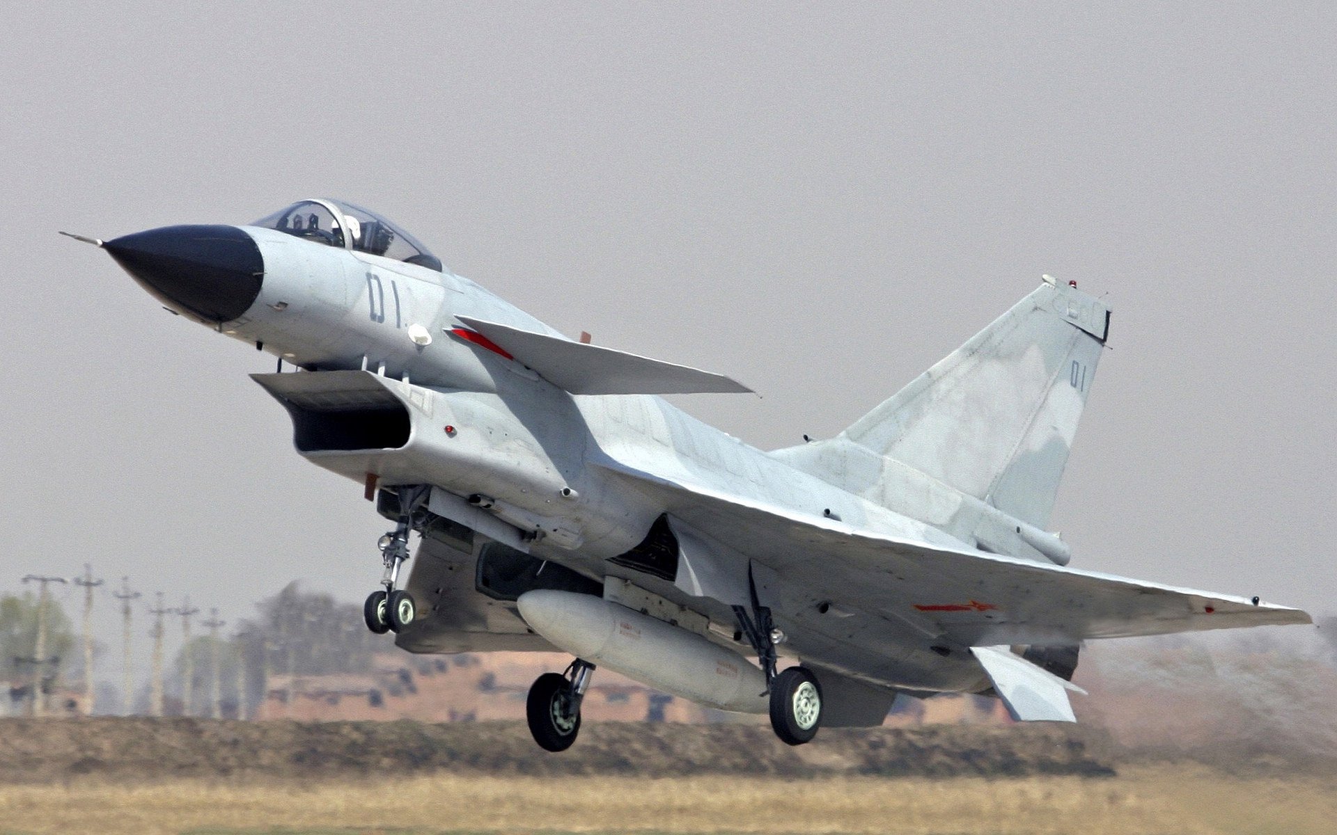 “多地暴雨雷暴，比赛时间频繁推迟”