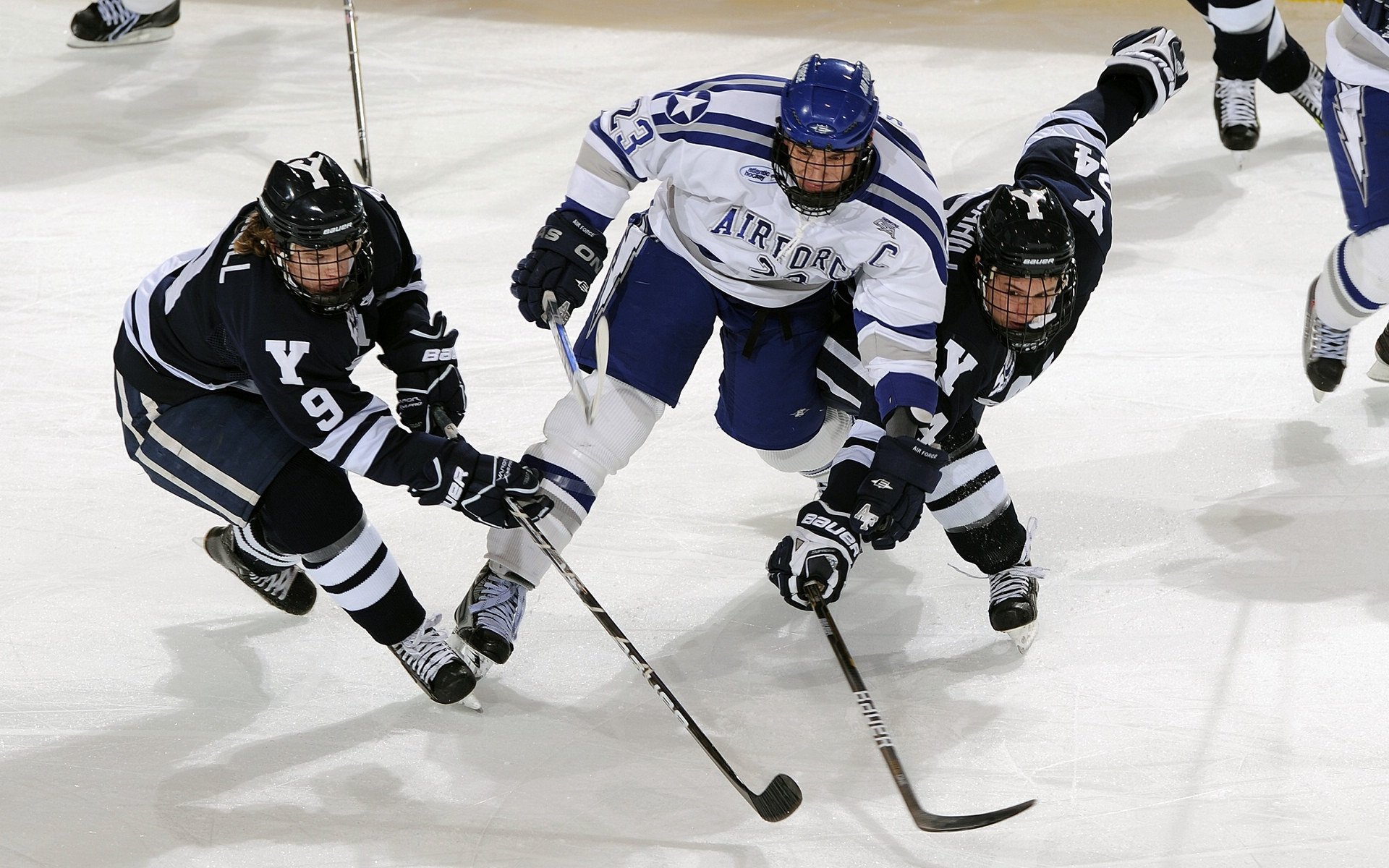 强硬防守球队用身体碾压对手,防守强硬的球员