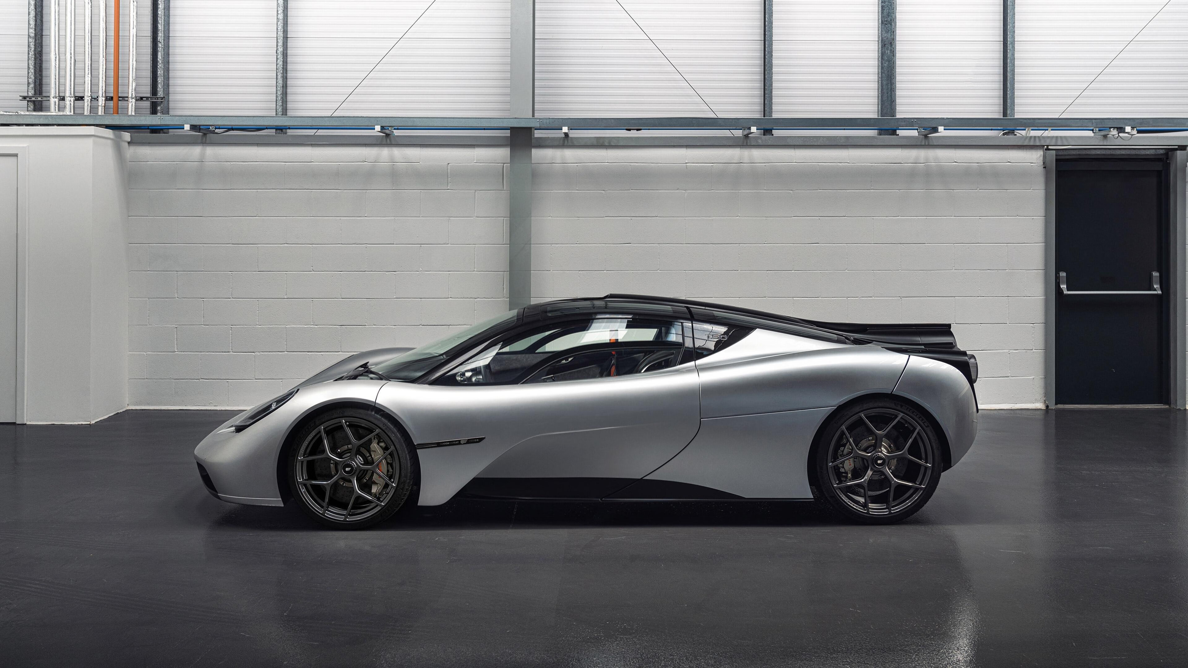 曼城中场节奏调控持续压制全场，曼城中场球员